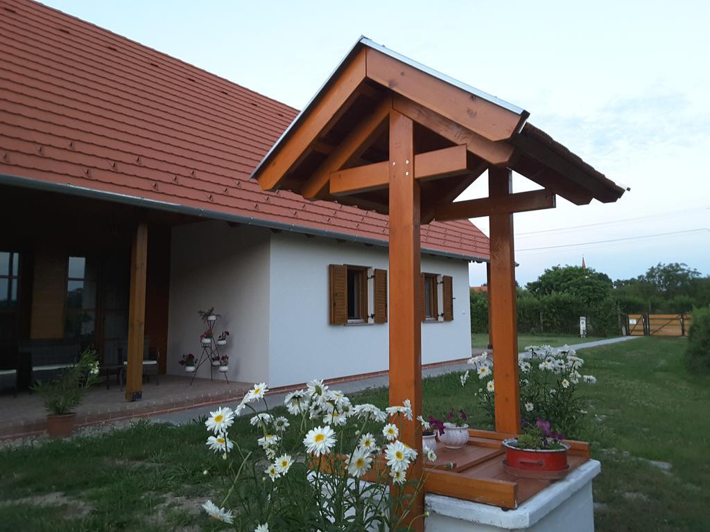 Malomko Apartman Zsira Экстерьер фото