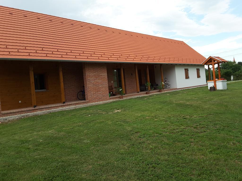 Malomko Apartman Zsira Экстерьер фото